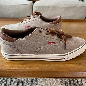 NWOT LEVI CASUAL COMFORT SNEAKERS MENS SIZE 10